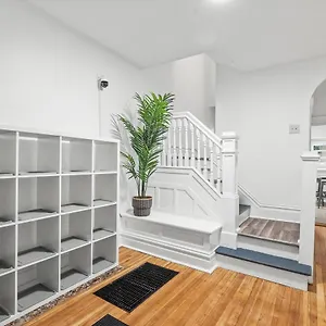 Oakland/university @h Bright And Stylish Private Bedroom With Shared Bathroom Pittsburgh